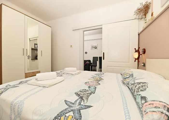 海神与海王星公寓 *